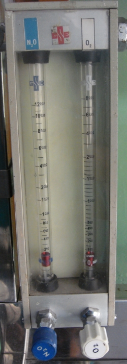 Nitrous oxide and oxygen flow meters